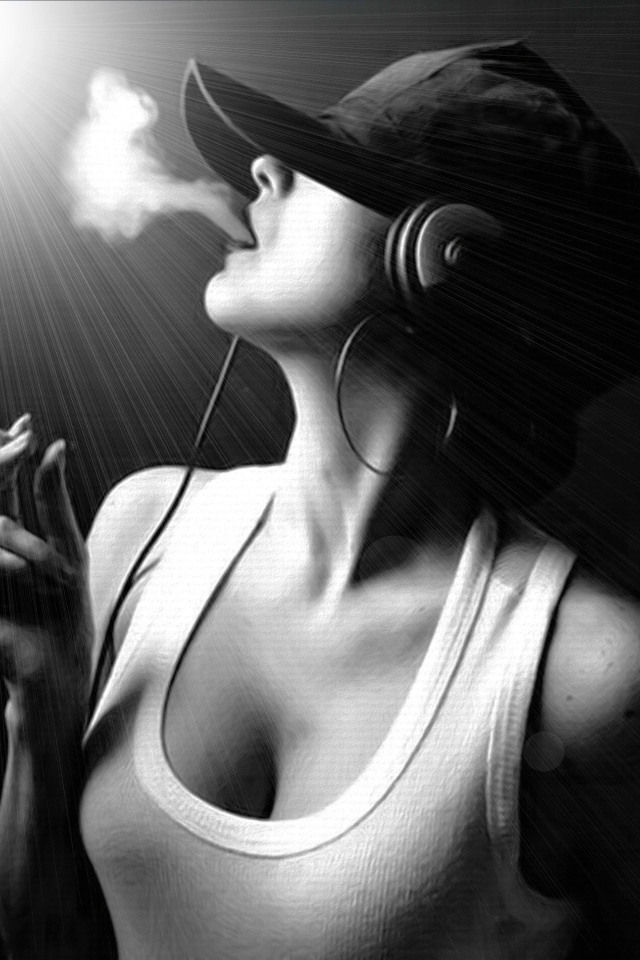 Слава с сигаретой слушает музыку