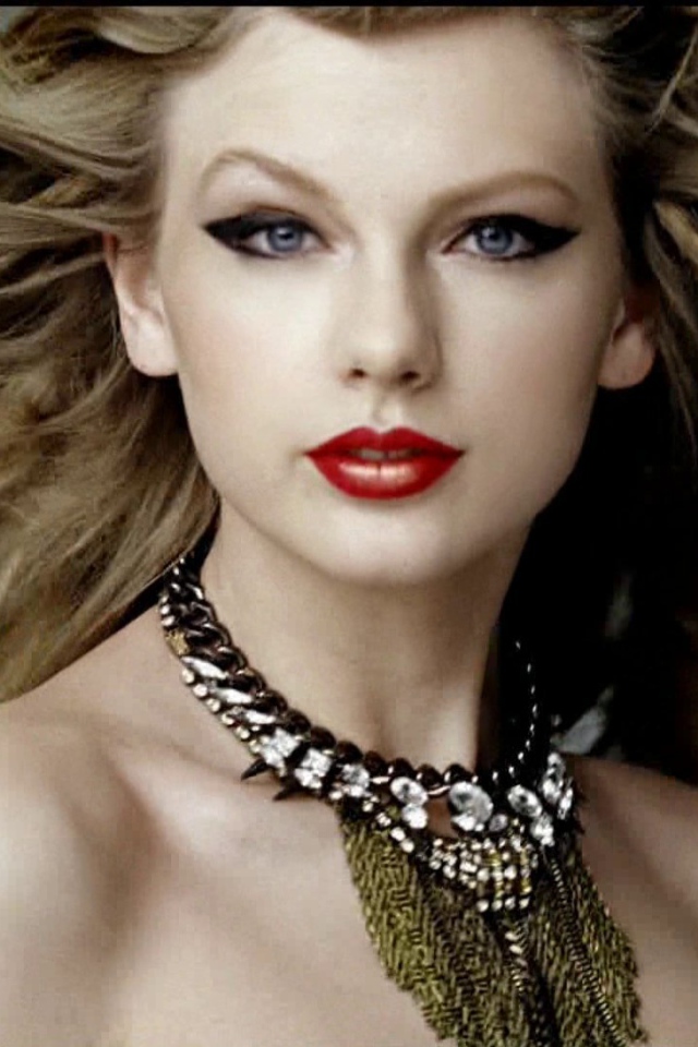 Taylor Swift выглядит как Клеопатра