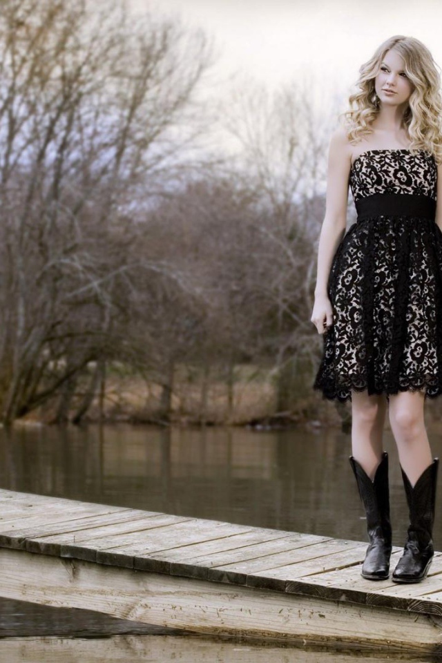 Taylor Swift на мосту