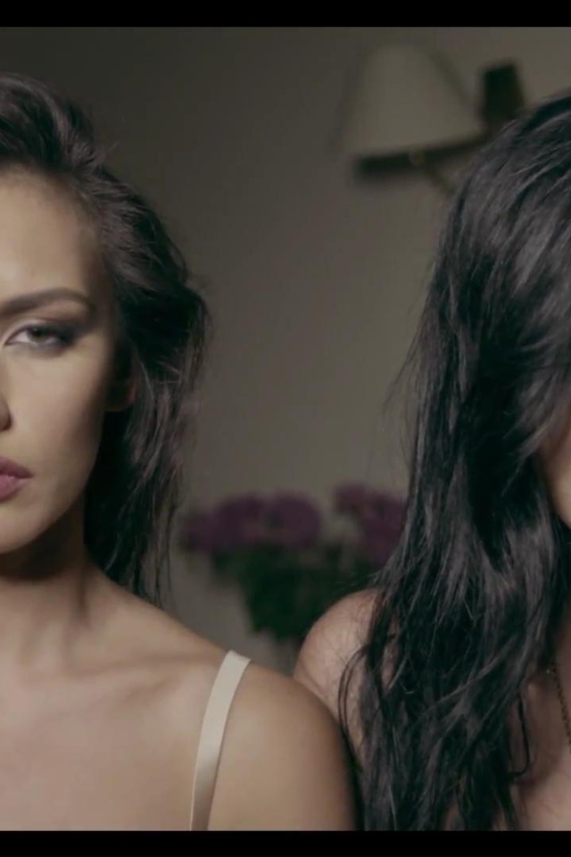 Группа Серебро поет песню Мало тебя