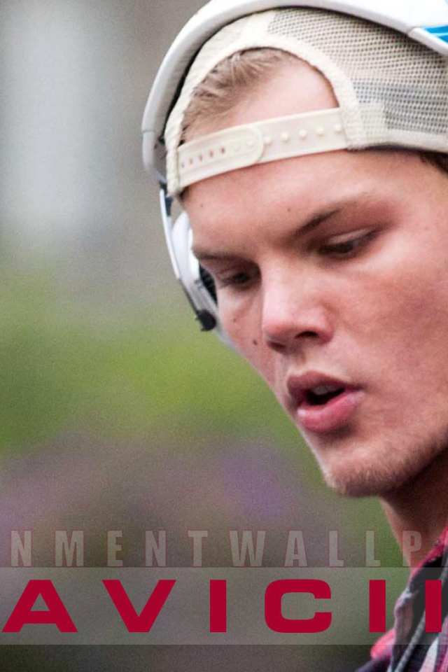 Avicii в наушниках