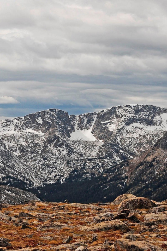Вид на заснеженные горы