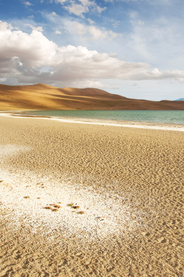 Чистый морской пляж