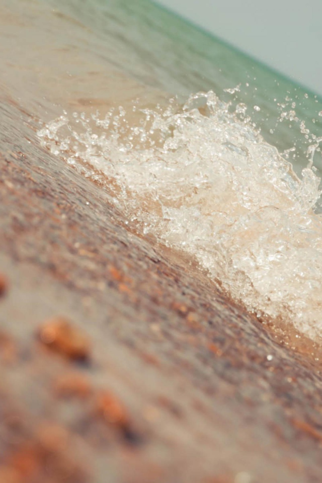 Волна у пляжа