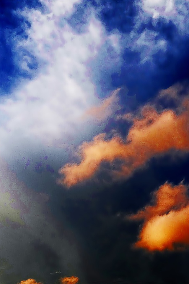 Белые и желтые облака