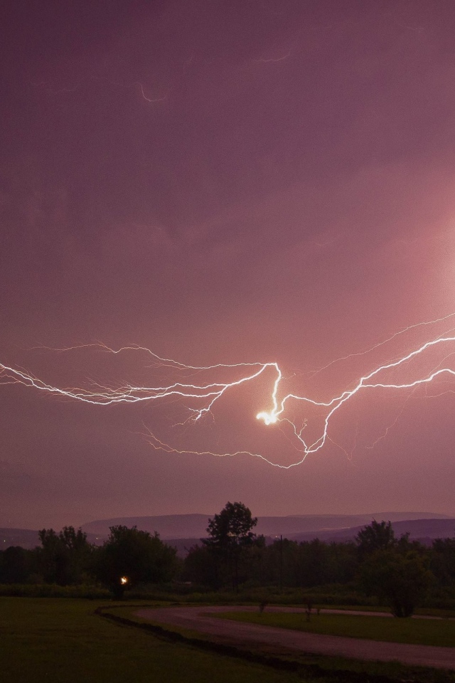 Молния над паркам