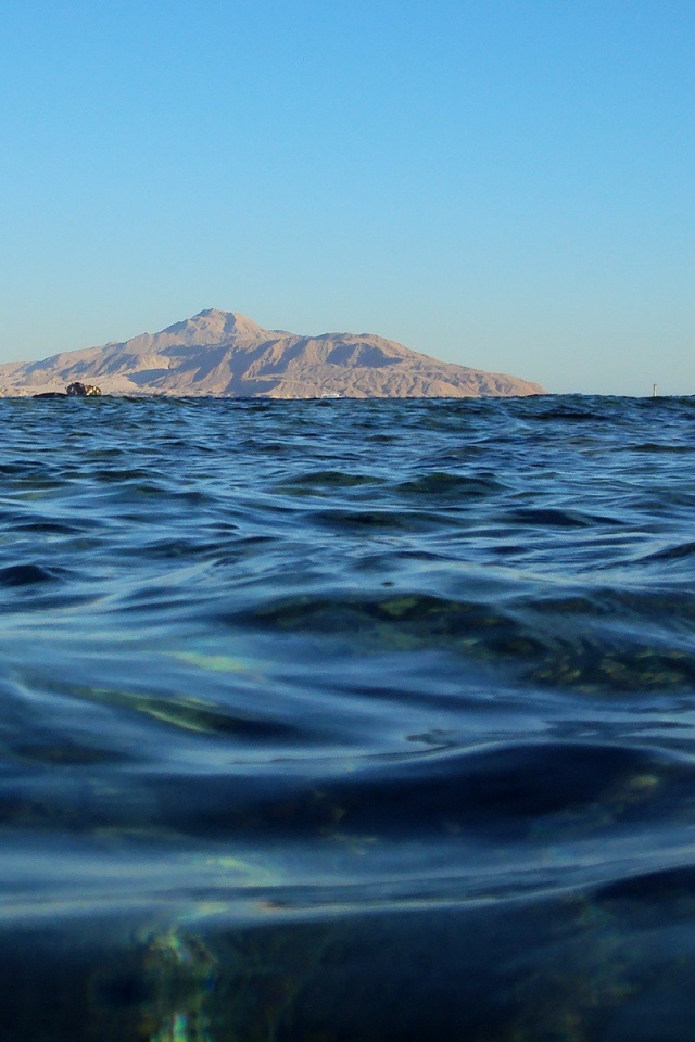 Далекий остров в океане