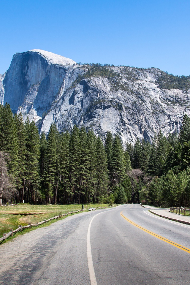 Пейзаж с горной дорогой