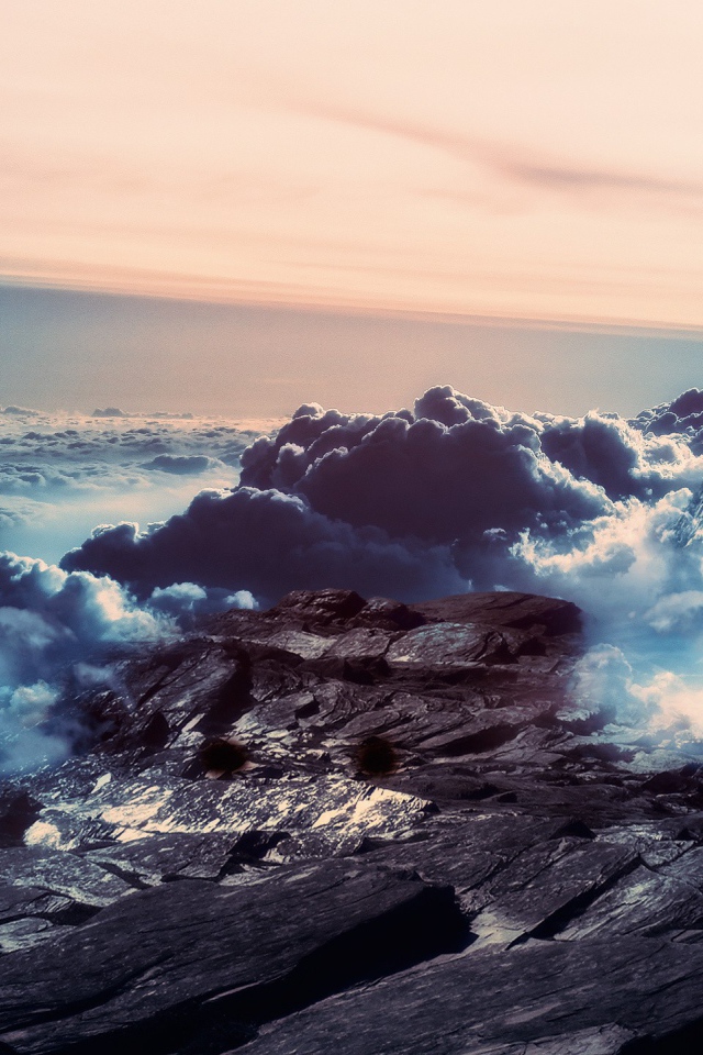 Горный пейзаж выше облаков