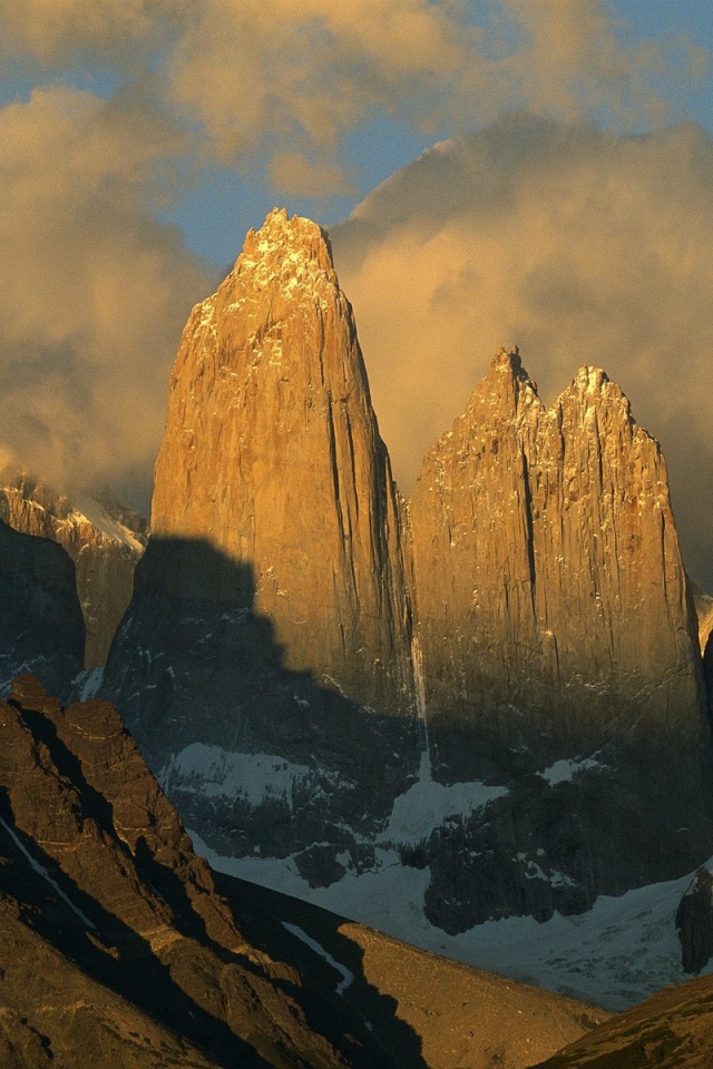 Скалы освещенные солнцем