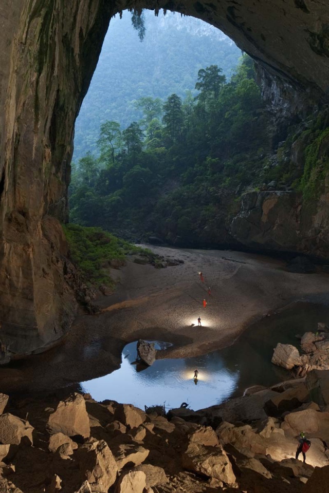 Очень большая пещера