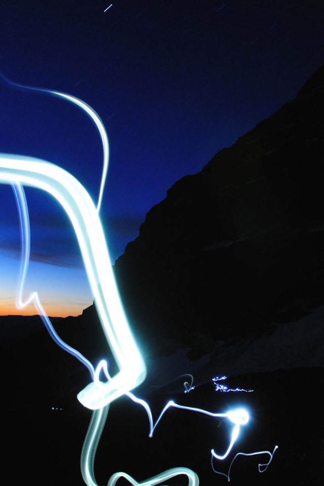 Полоски света в ночи