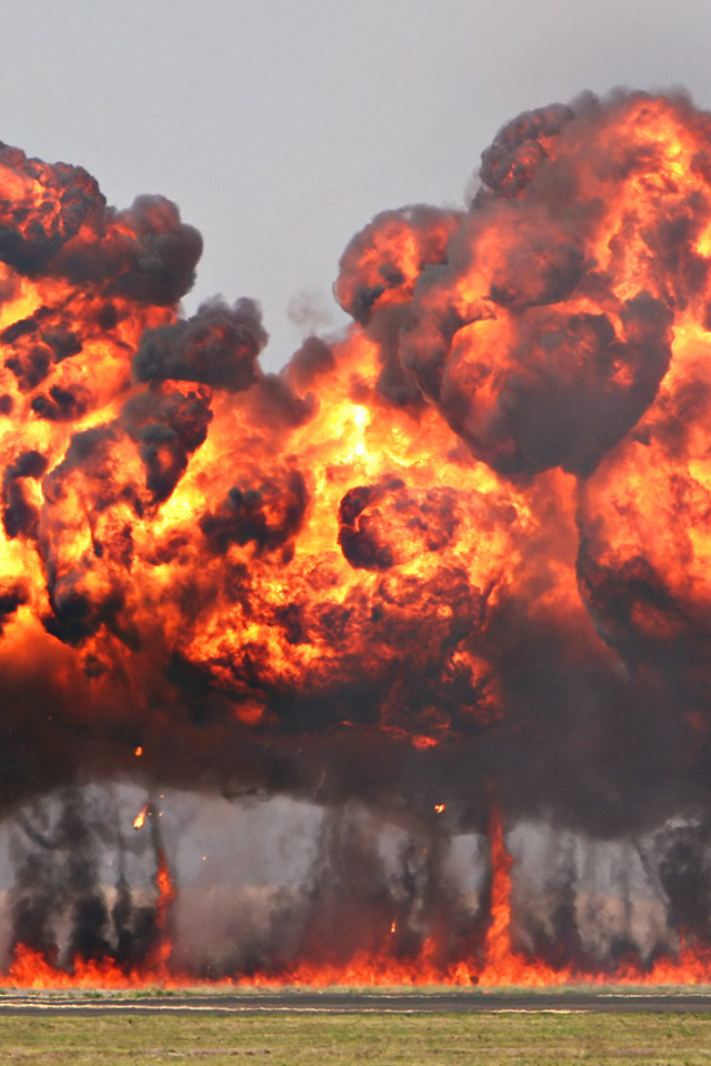 Взрыв напалмовых бомб