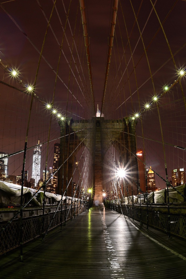 Подвесной мост с огнями