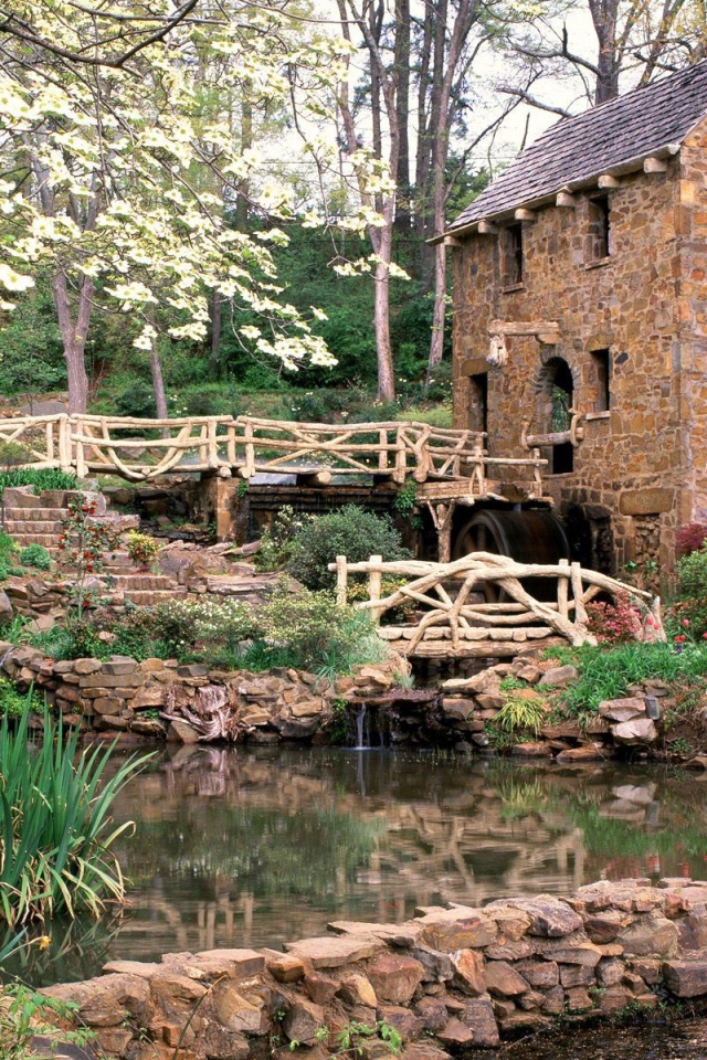 Старинная водяная мельница