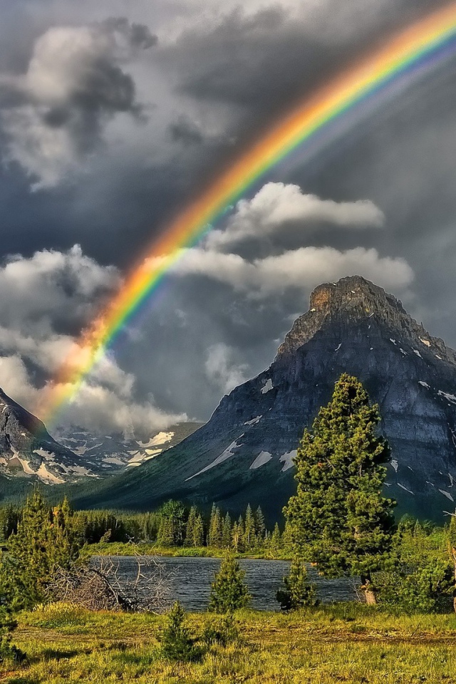 Радуга над горным озером