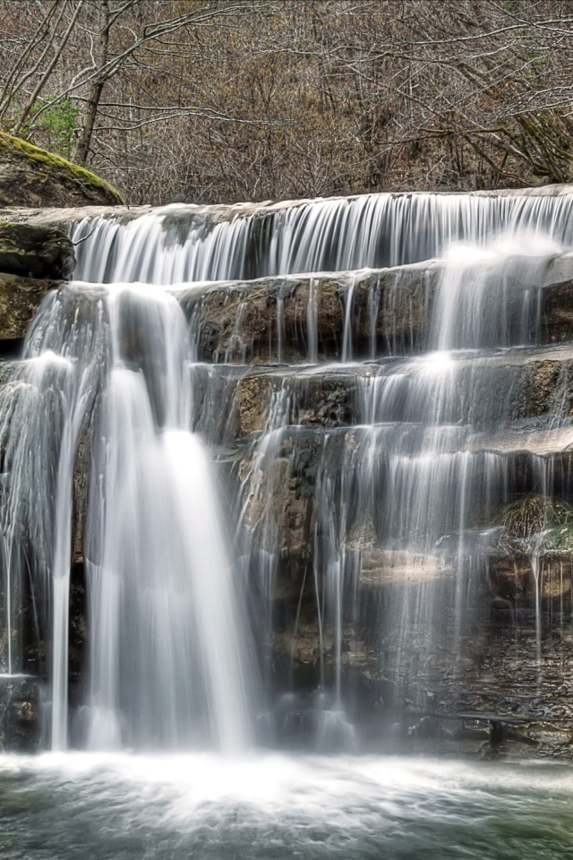 Река течет по ступеням