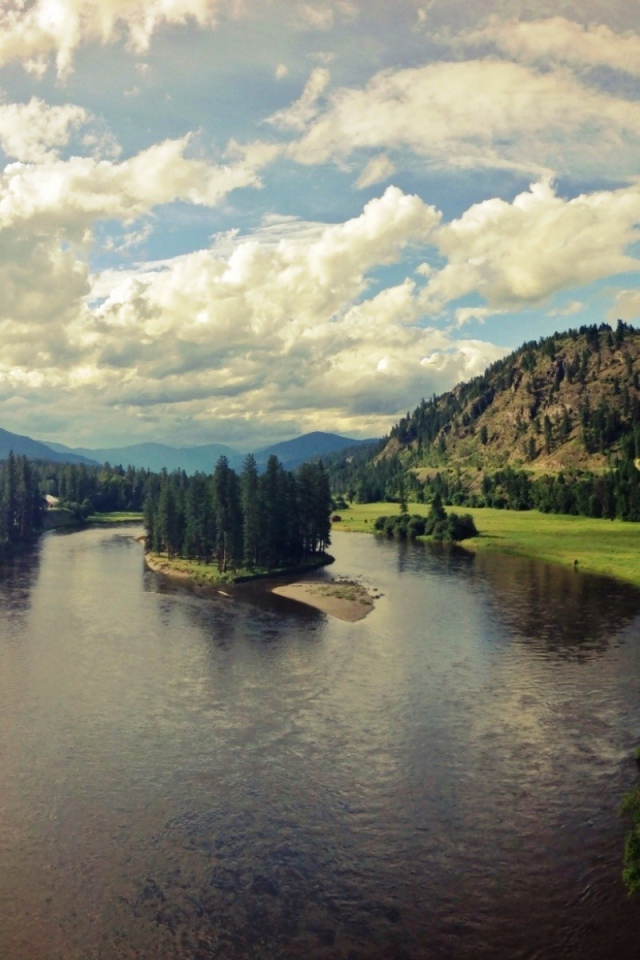 Остров на реке