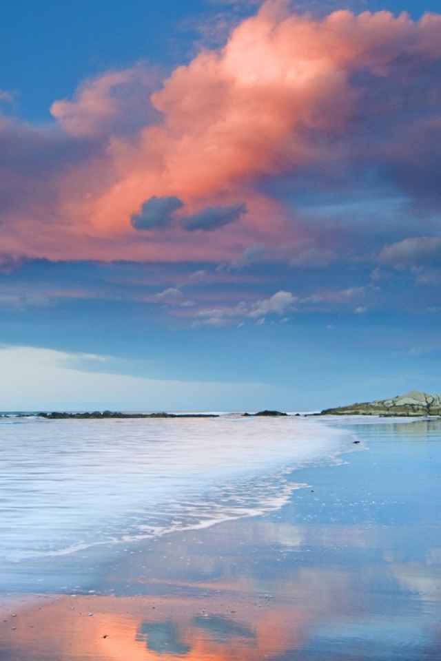 Красивые облака  над морем