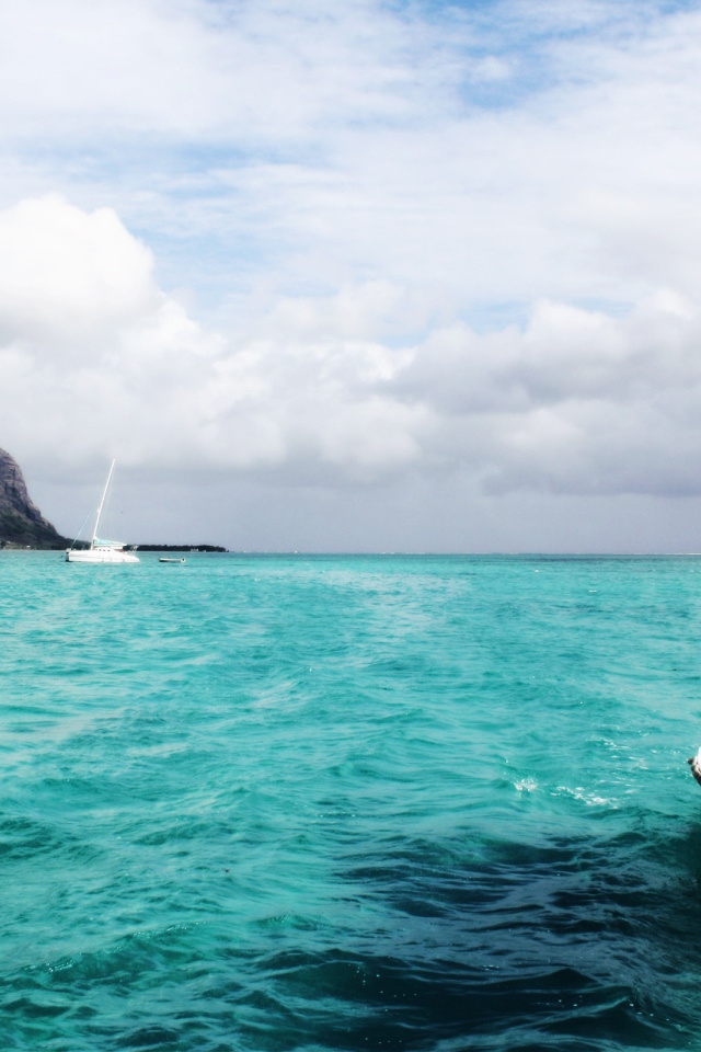 Бирюзовое море