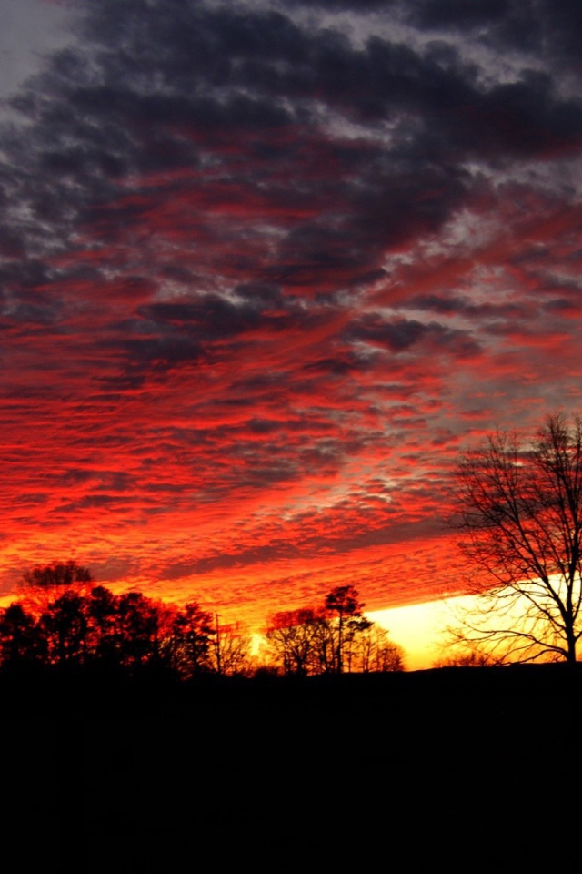 Багровые облака на закате