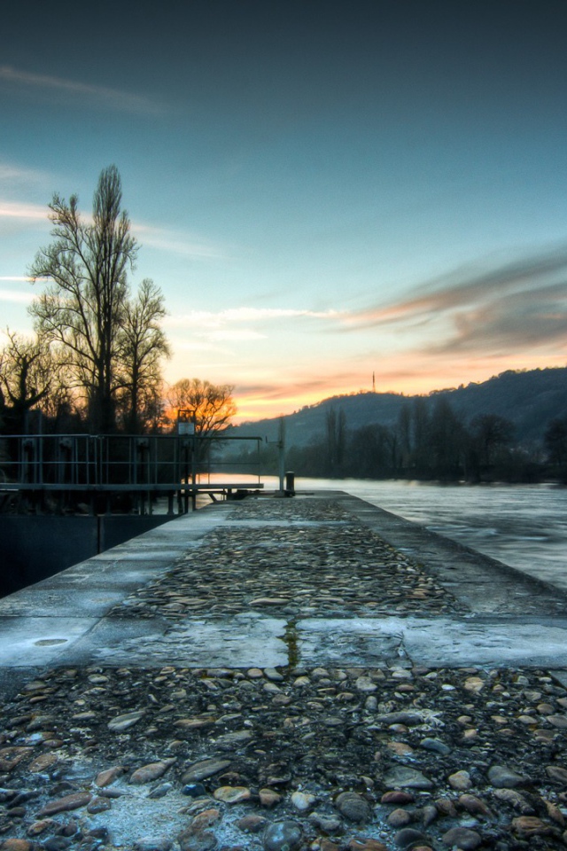 Закат на реке