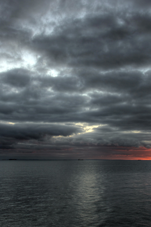 Лучи солнца на облачном небе