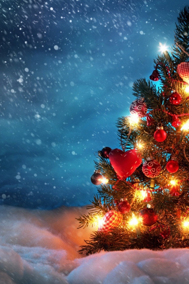 Шарики на елке в Новый Год