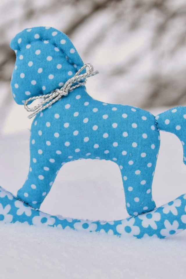 Синяя лошадь 2014