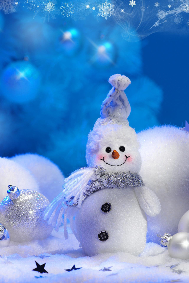 Весёлый снеговик и ёлочные игрушки