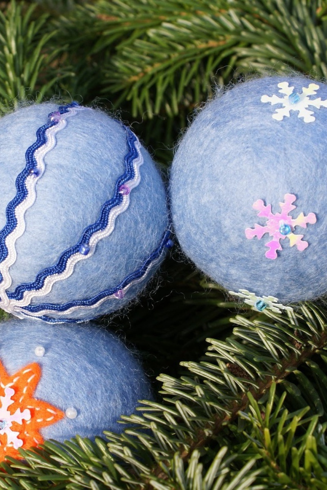 Christmas balls of wool