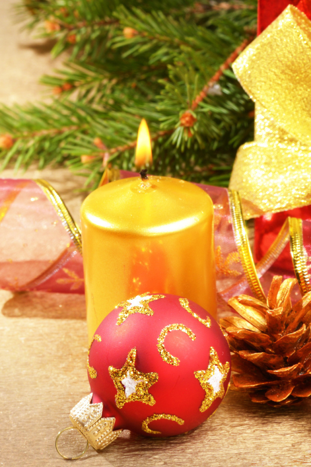 Елочная игрушка шишка