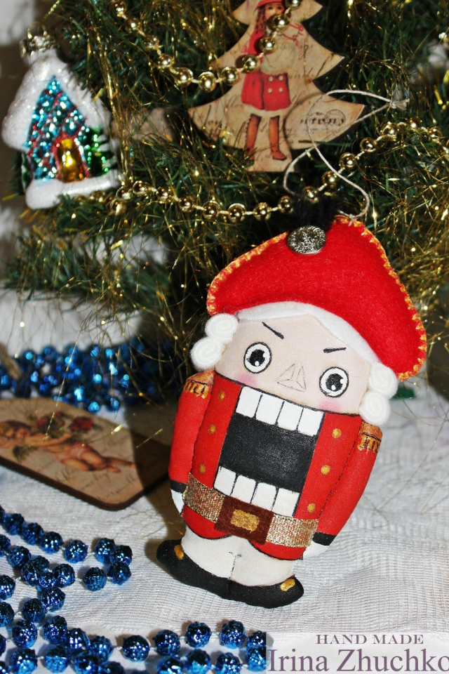 Елочная игрушка щелкунчик