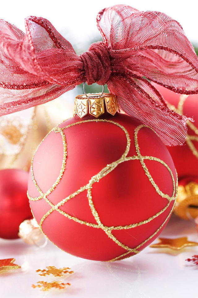 Елочные игрушки шарики