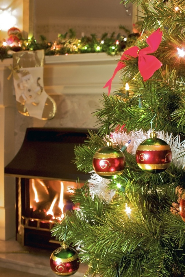 Новогодняя ёлка в уютном доме