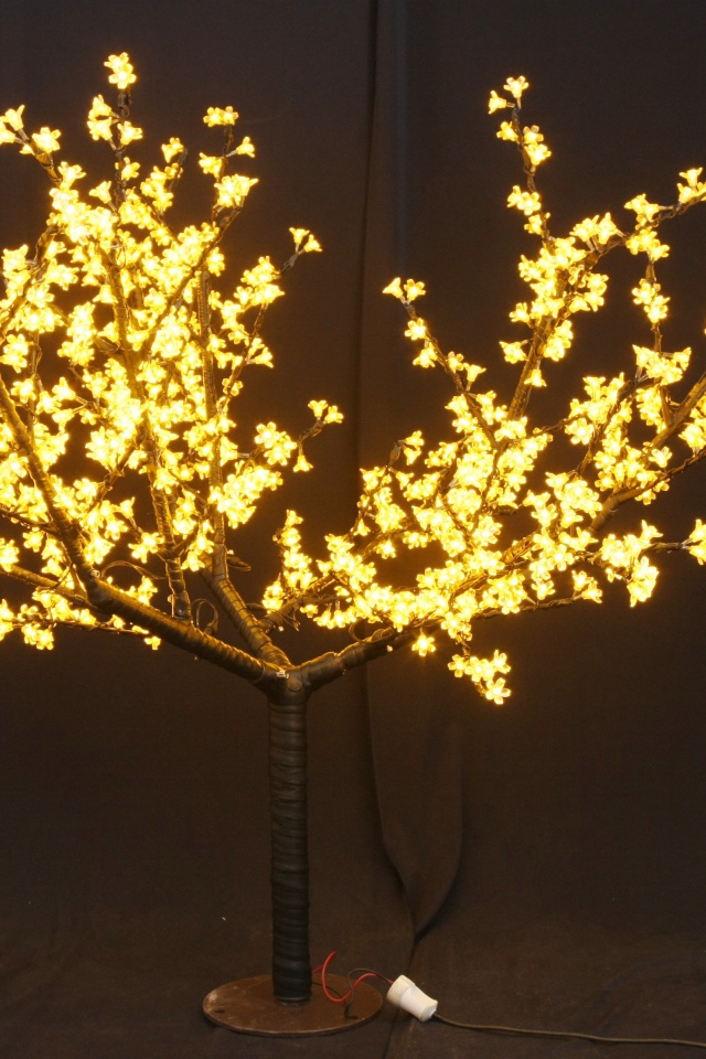 Гирлянды на деревья