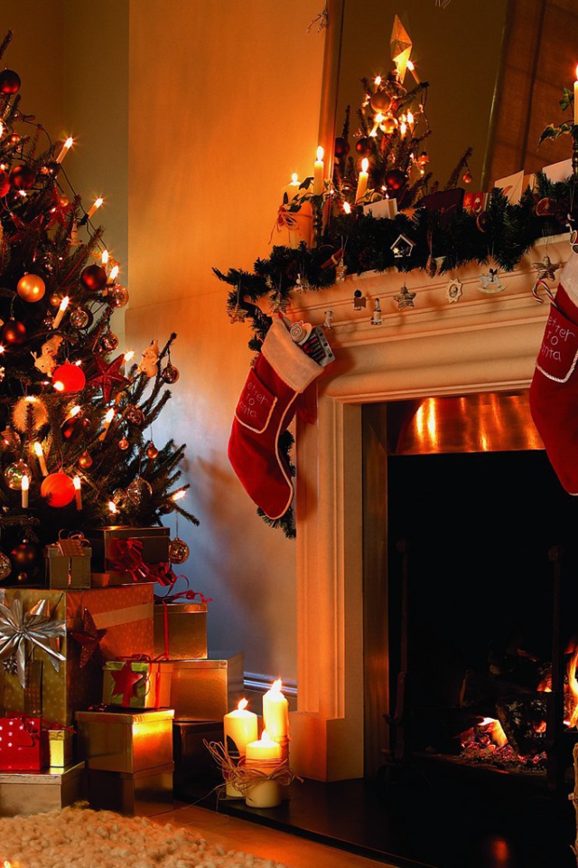 Подарки для детей под новогодней елкой в 2014 год лошади