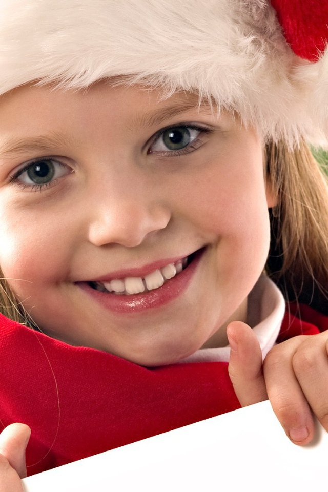 Девочка в костюме снегурочки