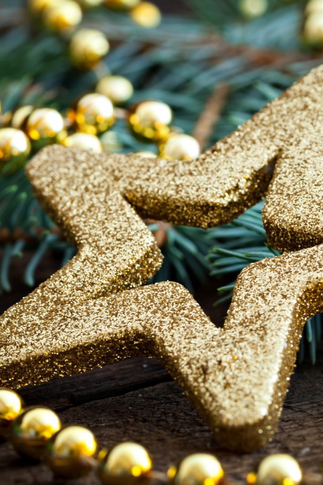 Ёлочная игрушка золотого цвета