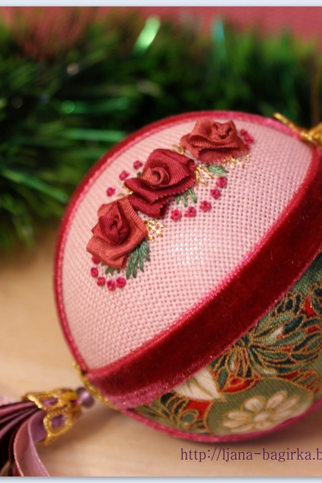 Pучные елочные игрушки