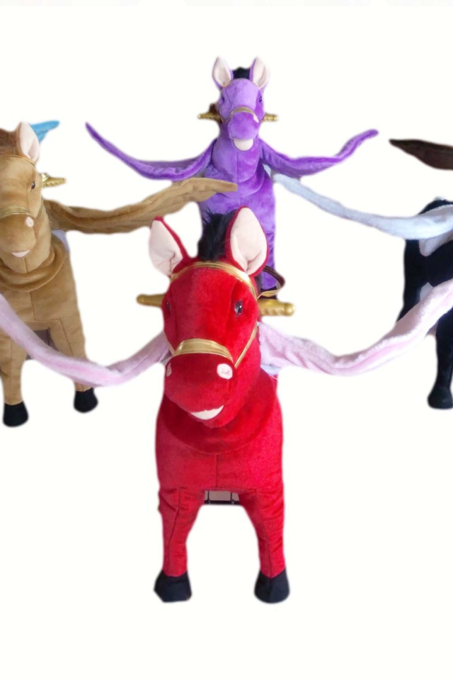 Лошади игрушечные