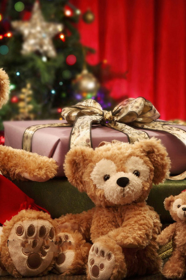 Новогодняя елка и медвежата