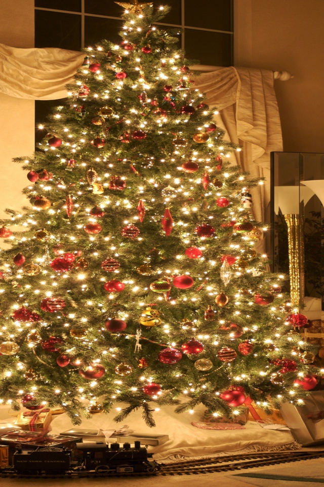 Новогодняя елка в уютном доме 2014