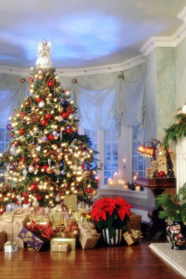 Подарочки под елкой на Новый Год лошади