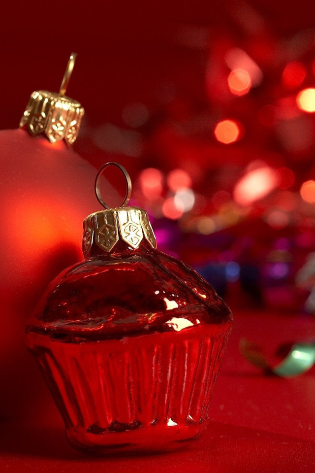 Красные ёлочные игрушки