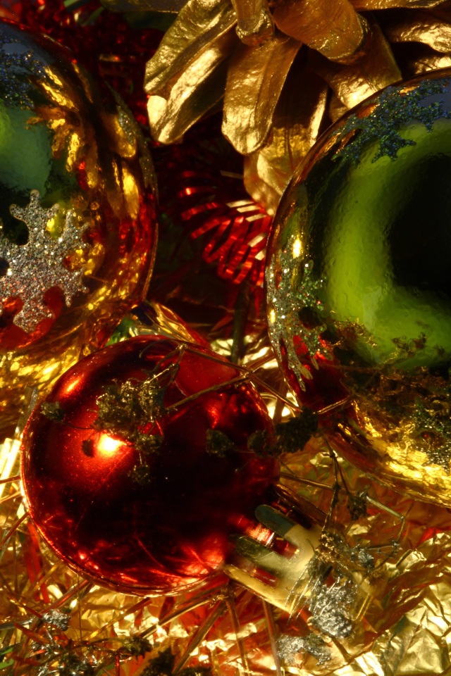 Сияющие ёлочные игрушки
