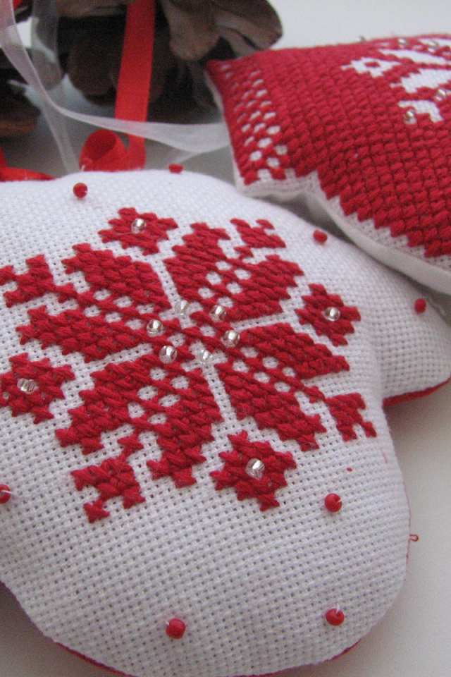 Первые елочные игрушки