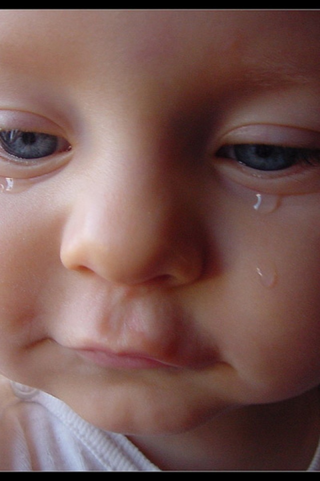 Ребенок плачет