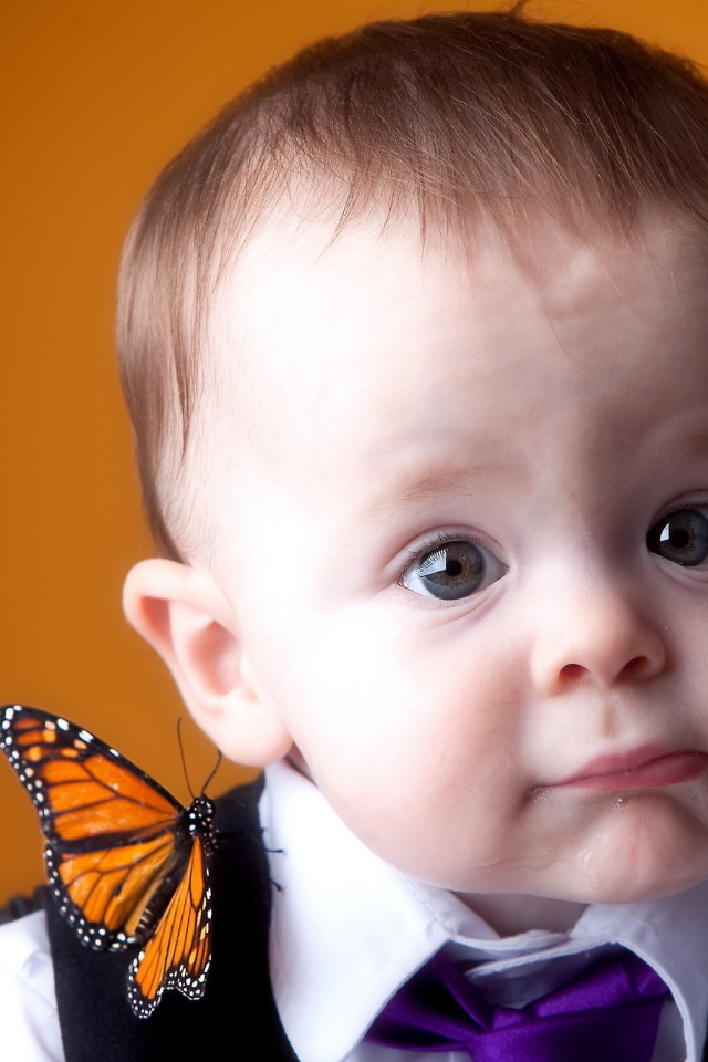 Мальчик с бабочкой