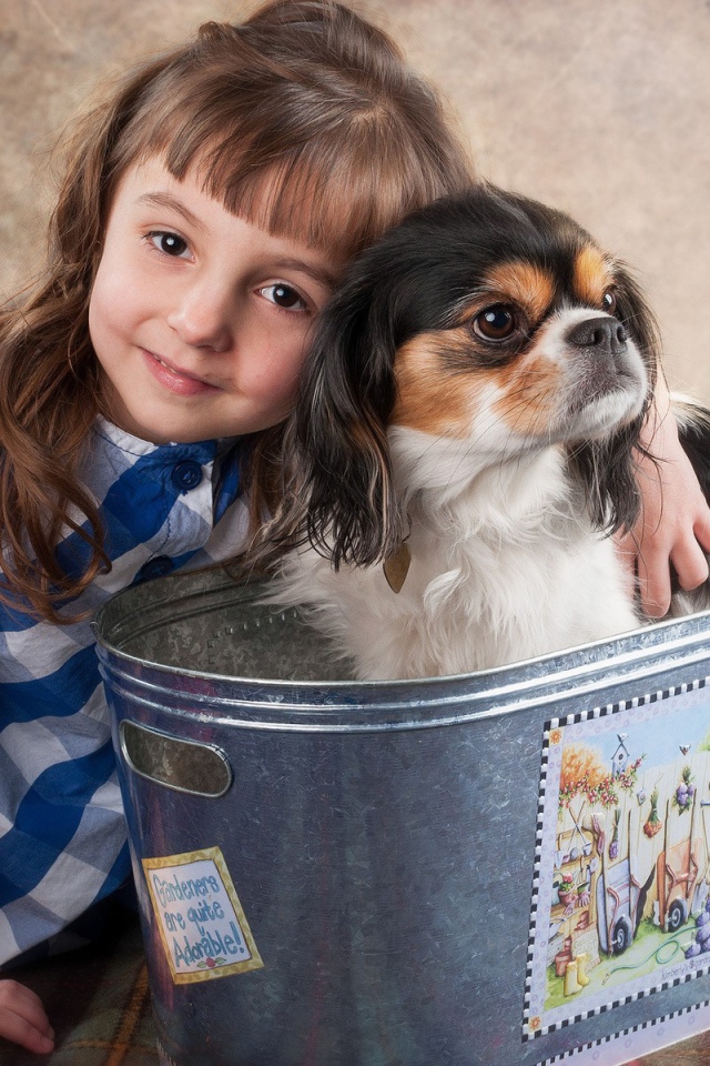 Девочка с подарком